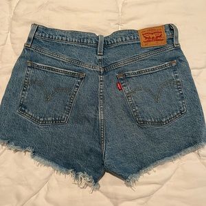 Levi cut off shorts